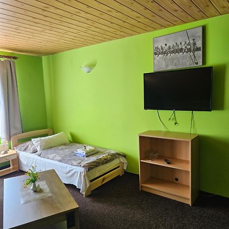 Guest House Pod Lesem Merklin エクステリア 写真