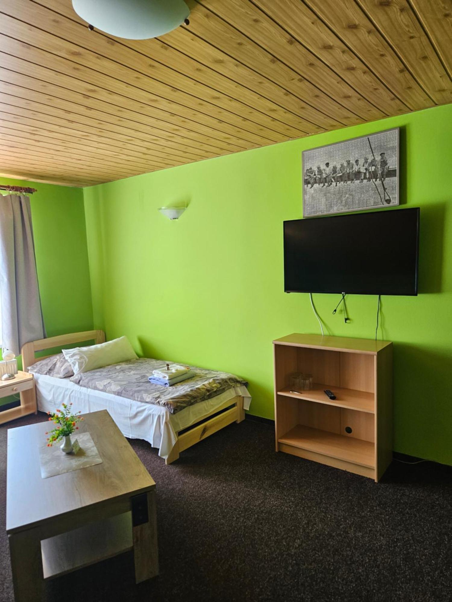 Guest House Pod Lesem Merklin エクステリア 写真