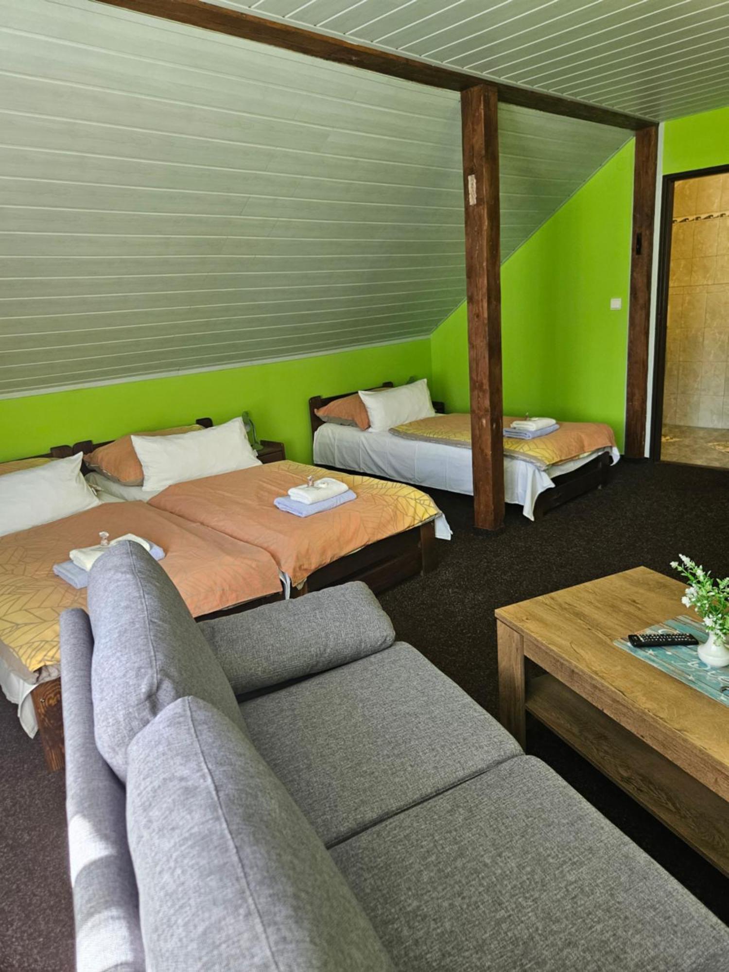 Guest House Pod Lesem Merklin エクステリア 写真