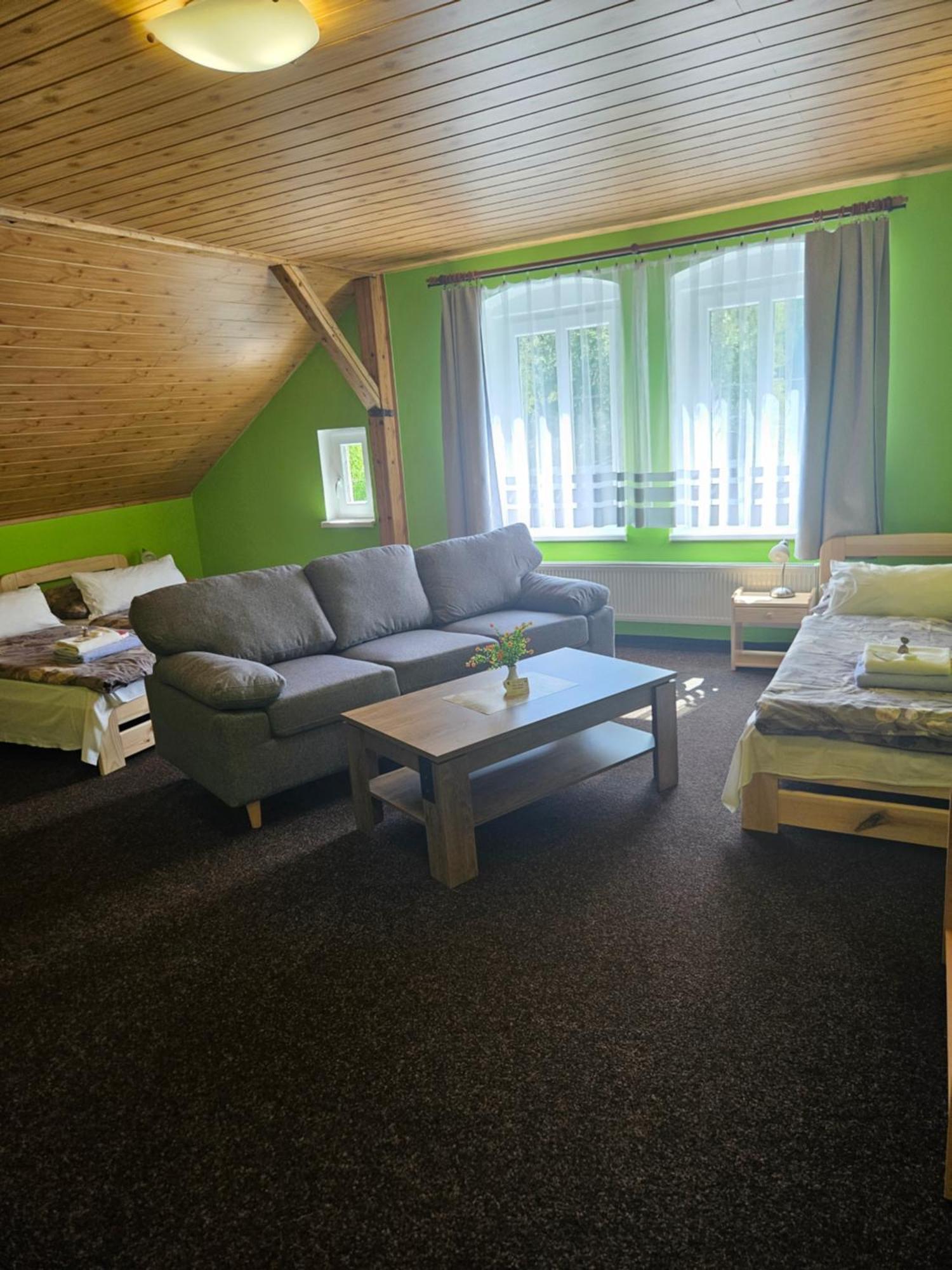 Guest House Pod Lesem Merklin エクステリア 写真
